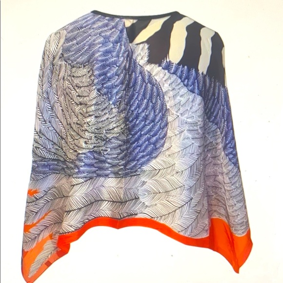 Multicolored Dolman Sleeve Rounded Neckline Asymmetrical Top - Picture 4 of 4